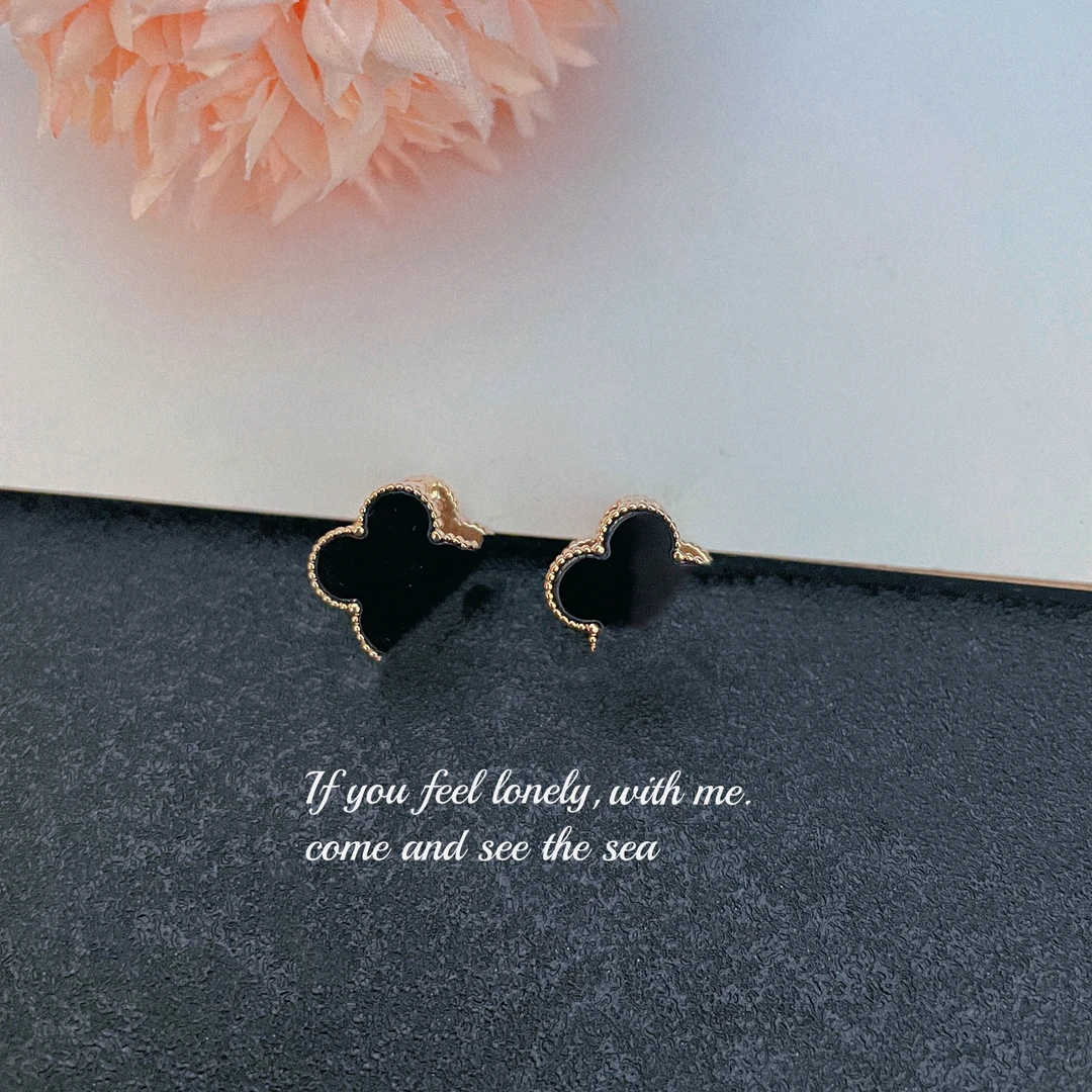 铜合金合成锆石耳饰 2023明星同款四叶草耳夹轻奢时尚百搭简约ins