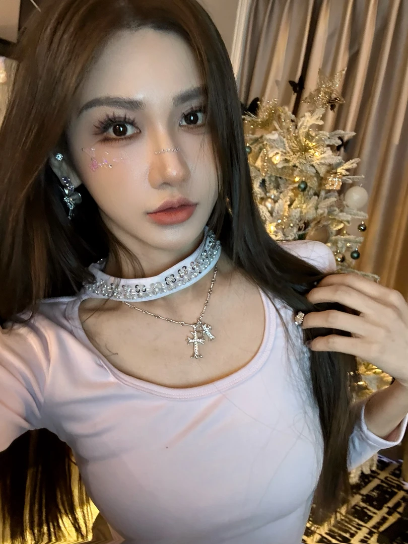 甜美纯欲大U领重工闪闪钻链长袖上衣女秋冬新款修身显瘦打底衫潮