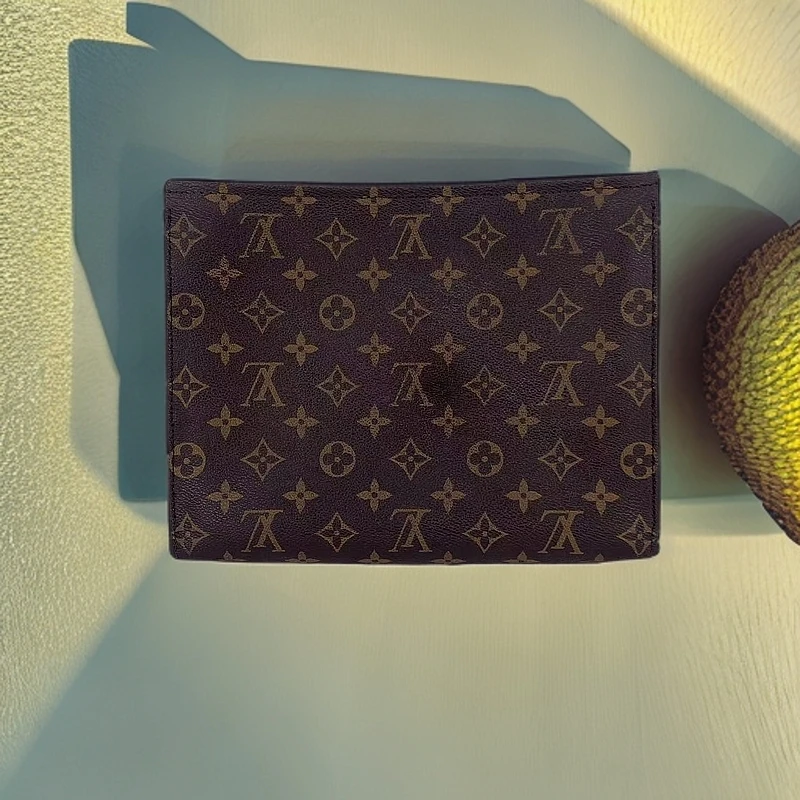 95新 LouisVuitton/路易威登 单肩包 26洗漱