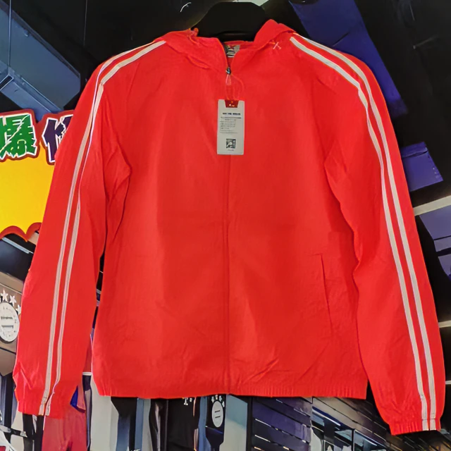 特步双层女款风衣(XL码）身高1.55-1.6体重100-110斤