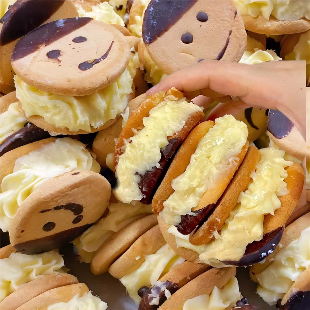 童年味道笑脸娃娃黄奶油夹心蛋糕老式传统儿时娃娃脸糕点小零食