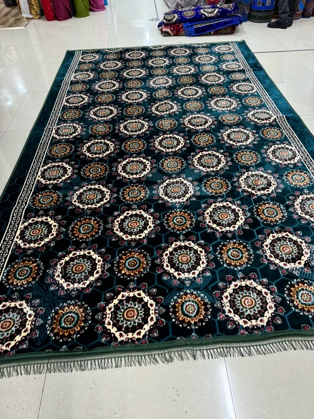 金丝绒地毯批发家用最新款绿色颜色非常新疆地毯好看