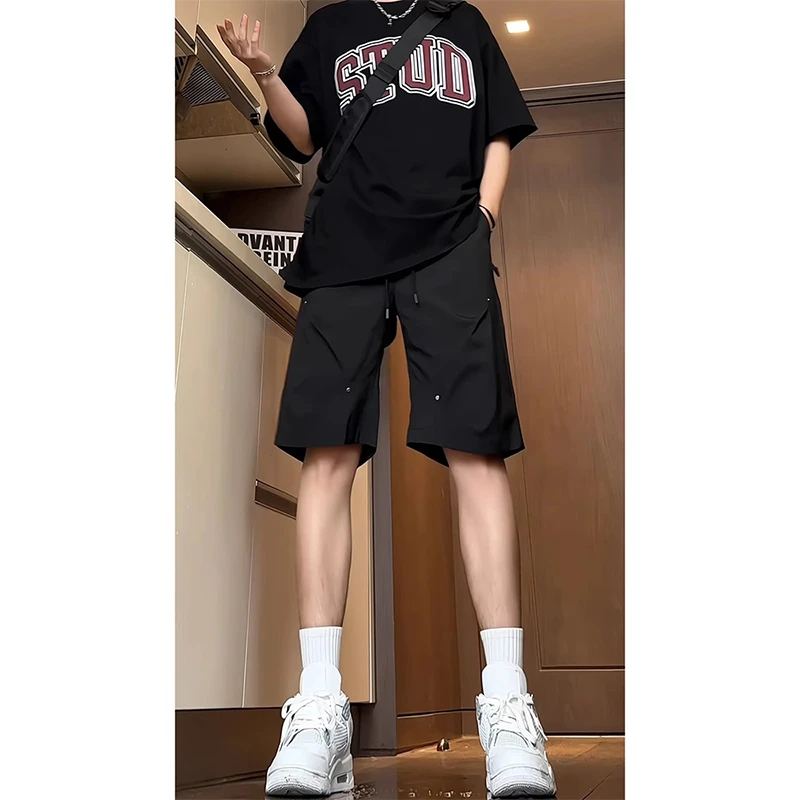 黑色铆钉短裤男款夏季美式运动风工装裤褶皱设计感冰丝休闲五分裤