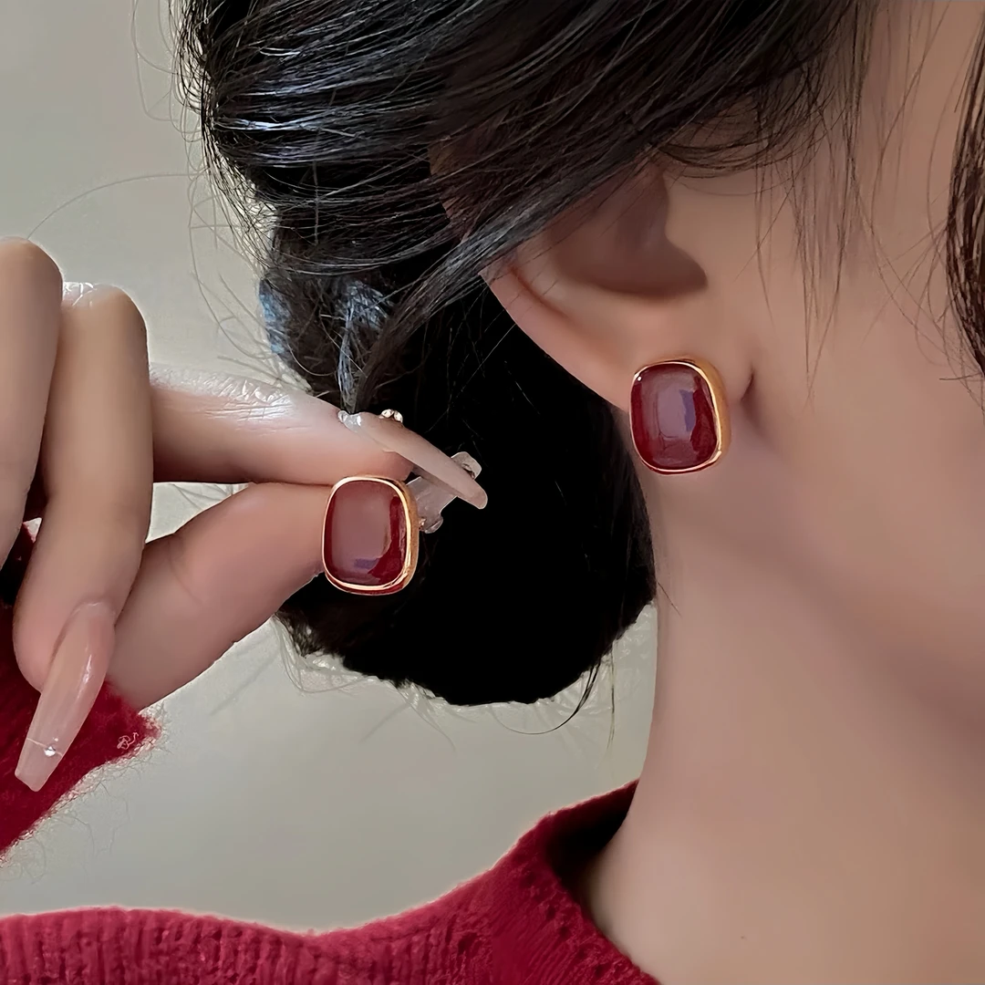钛钢耳饰 新年红方形耳钉女法式复古高级感耳环新款时尚气质耳饰