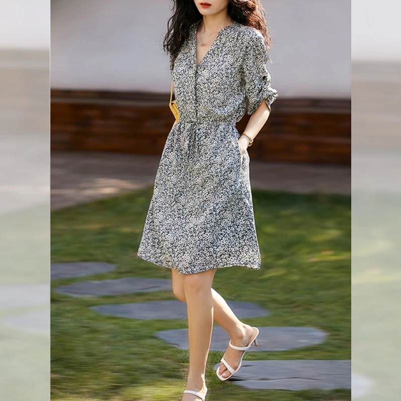 小众设计感褶皱短袖连衣裙法式夏季女装新款时尚轻奢显瘦碎花裙子