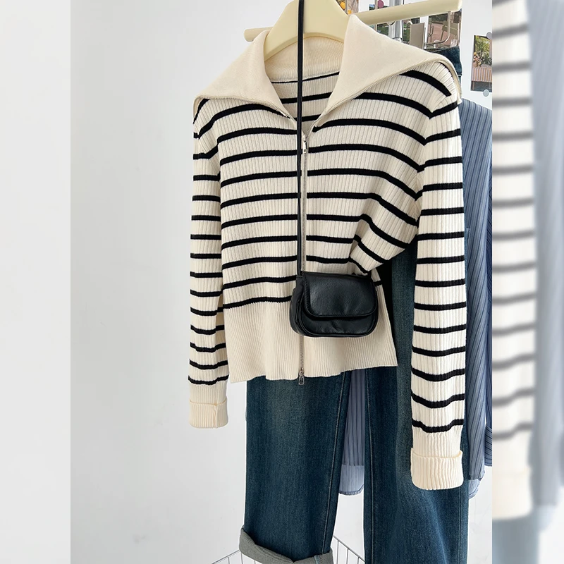 韩版双拉链条纹短款翻领针织毛衣外套女秋冬新款2024时髦长袖开衫