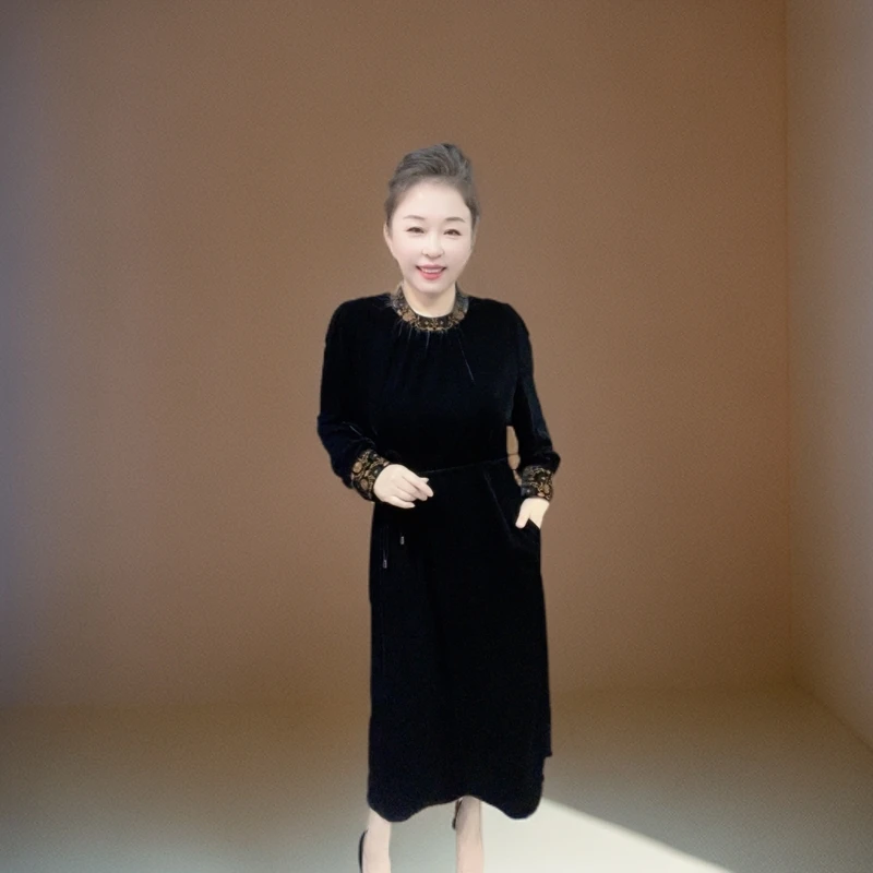 丝绒私人订制款刺绣圆领气质宽松连衣裙（赠腰带一条）