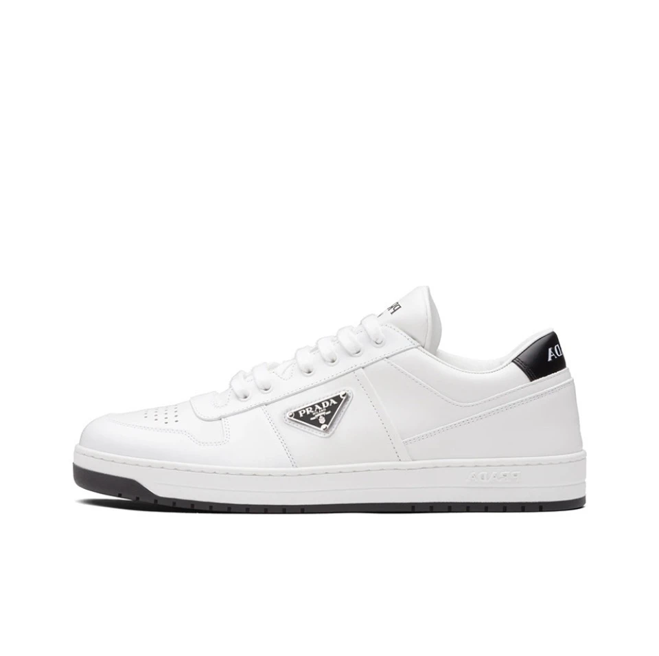 全新未使用 Prada普拉达 金属三角徽标白色休闲运动鞋板鞋 男款