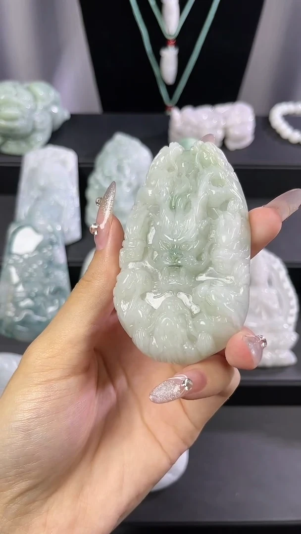 【闪购商品】翡翠颈饰未镶嵌龙牌