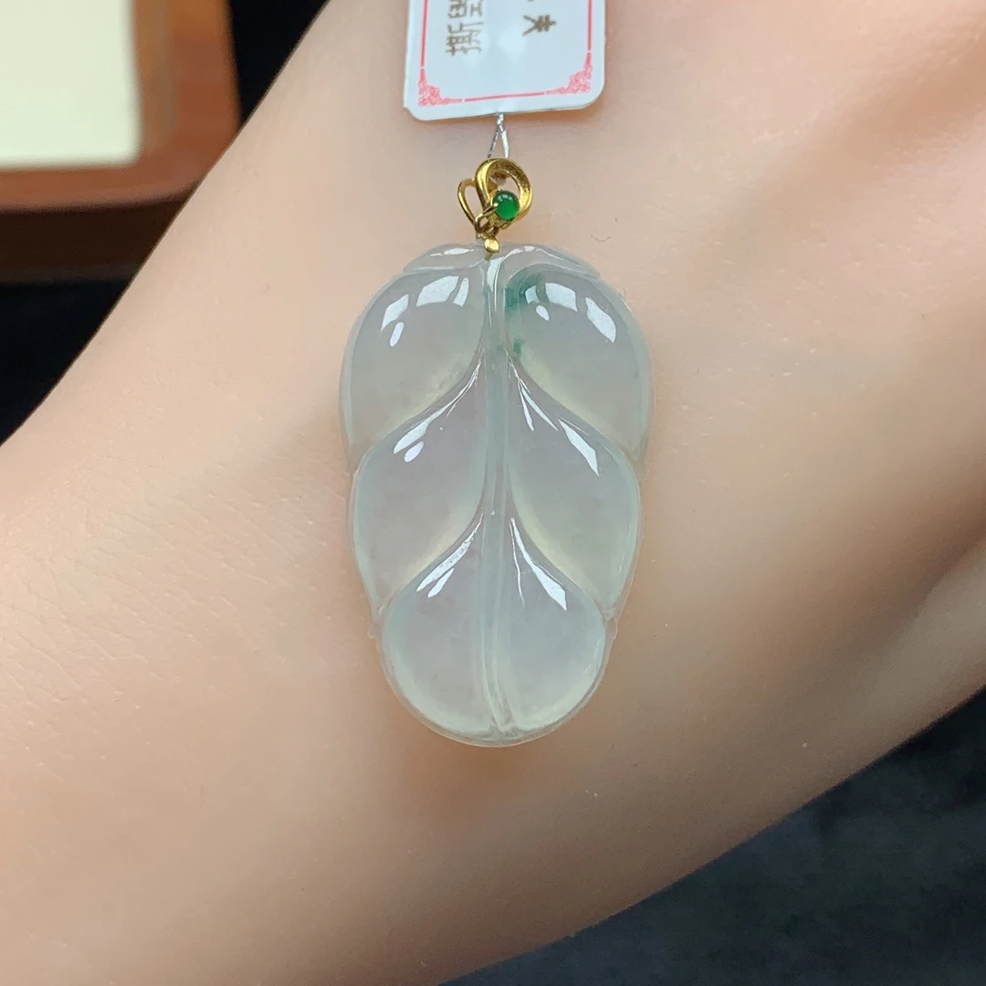 缅甸天然翡翠A货冰飘绿叶子吊坠