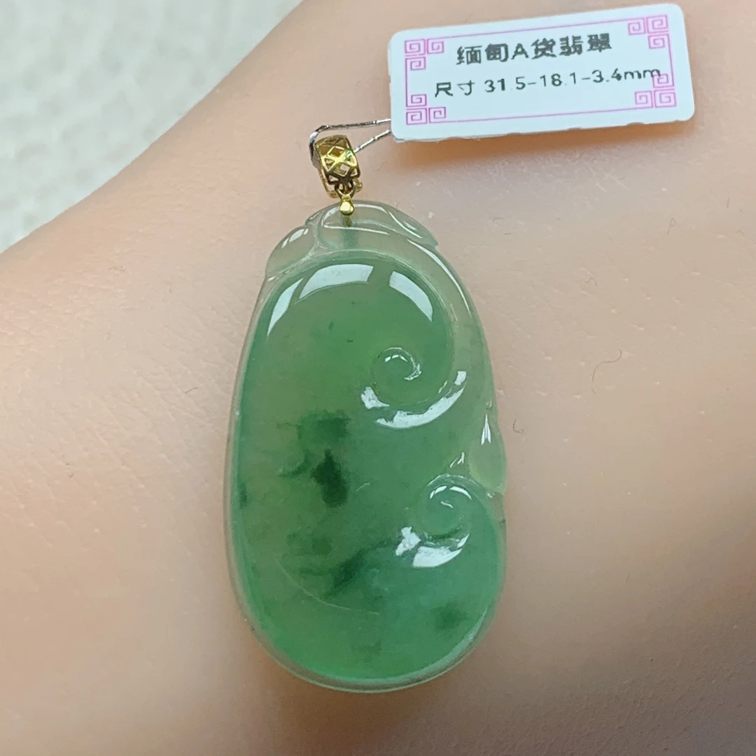 缅甸天然翡翠A货冰种飘绿如意吊坠