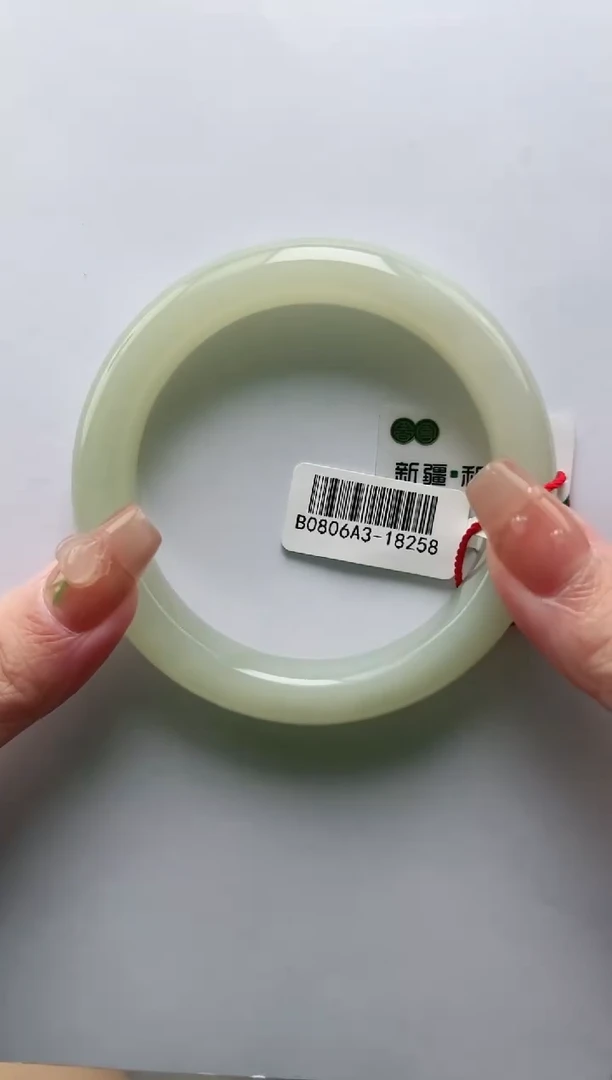 【闪购商品】和田玉手镯未镶嵌59