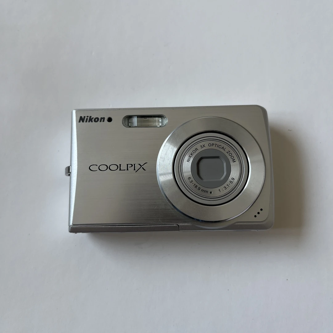 9新 Nikon/尼康 尼康s200 700万像素 3倍光学变焦