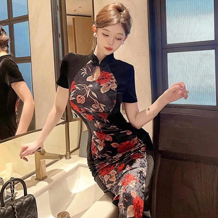 国风旗袍年轻款高端气质复古改良性感收腰修身新中式连衣裙高级感