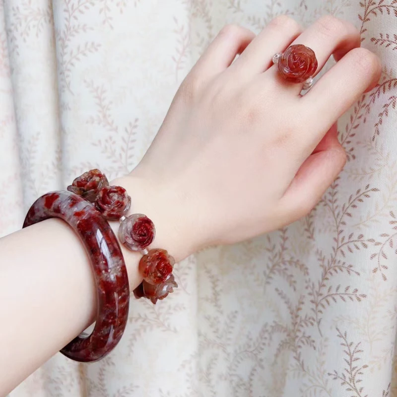 佘太翠石英岩质玉手镯不是主图（下单提前和主播沟通一下）