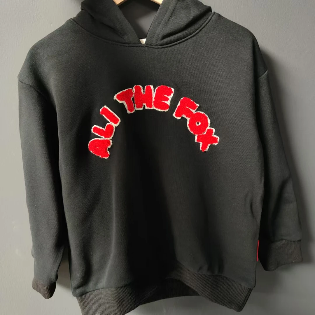 童装舒适长袖休闲黑色卫衣  箱45(NO退NO换）