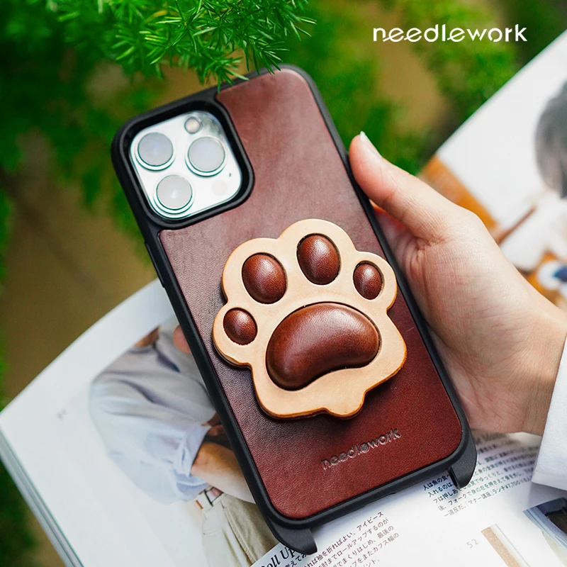 适用苹果14promax手机壳新款原创猫爪狗爪斜挎真皮iphone13保护套