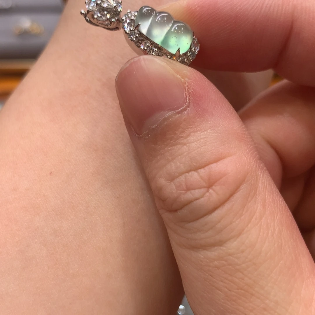 翡翠颈饰18K金镶嵌L**?吊坠