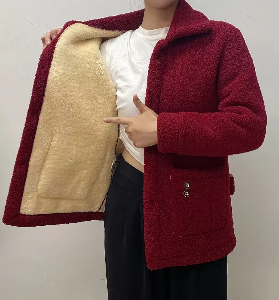 新款女宽松加绒加厚仿羊羔绒双扣保暖外套冬季妈妈装时尚洋气外套