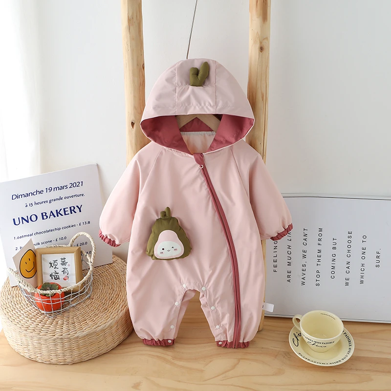 新生婴儿秋季外出抱衣3-18月宝宝连帽爬服三防秋装外套连体冲锋衣