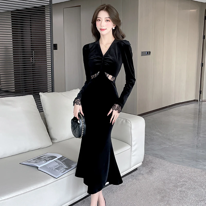 法式别致黑色连衣裙女秋季款高级感收腰显瘦鱼尾裙v领气质长裙子