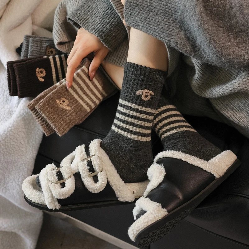 纯棉潮流条纹袜子女中筒袜秋冬季加厚保暖可爱刺绣冬天长袜堆堆袜