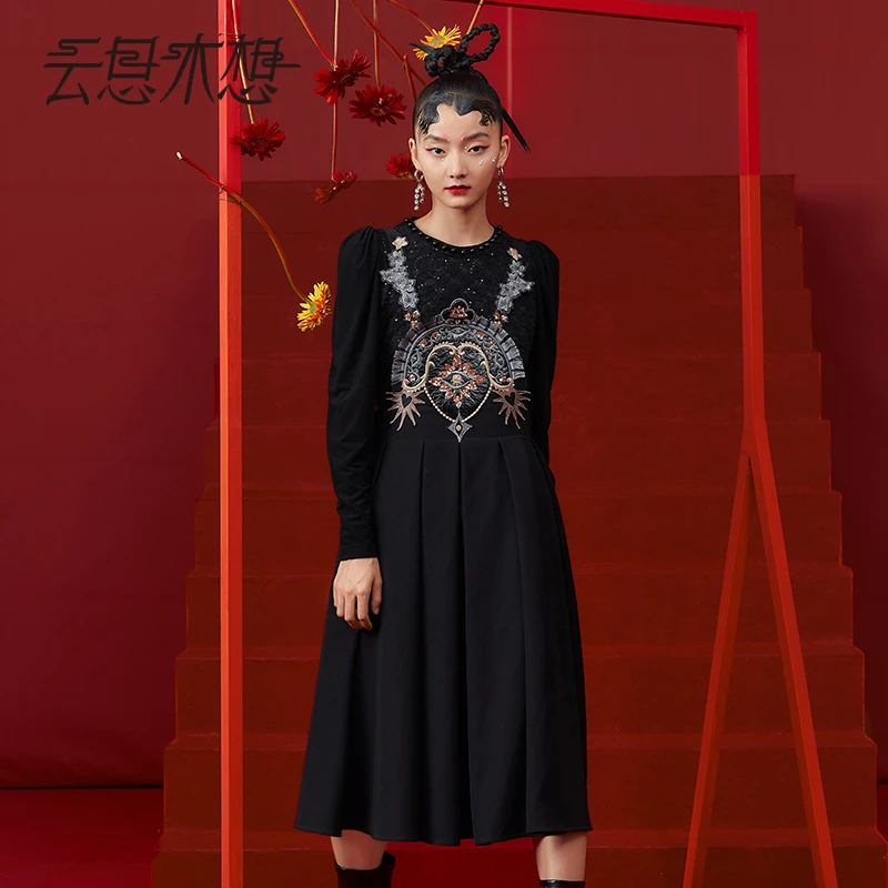 云思木想万物星辰刺绣排褶背带裙10123