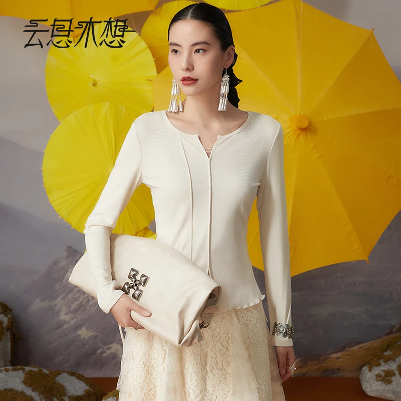 Ysimo-X云思木想摩登国风女装2024秋冬新款小V领珠链开叉T恤12268