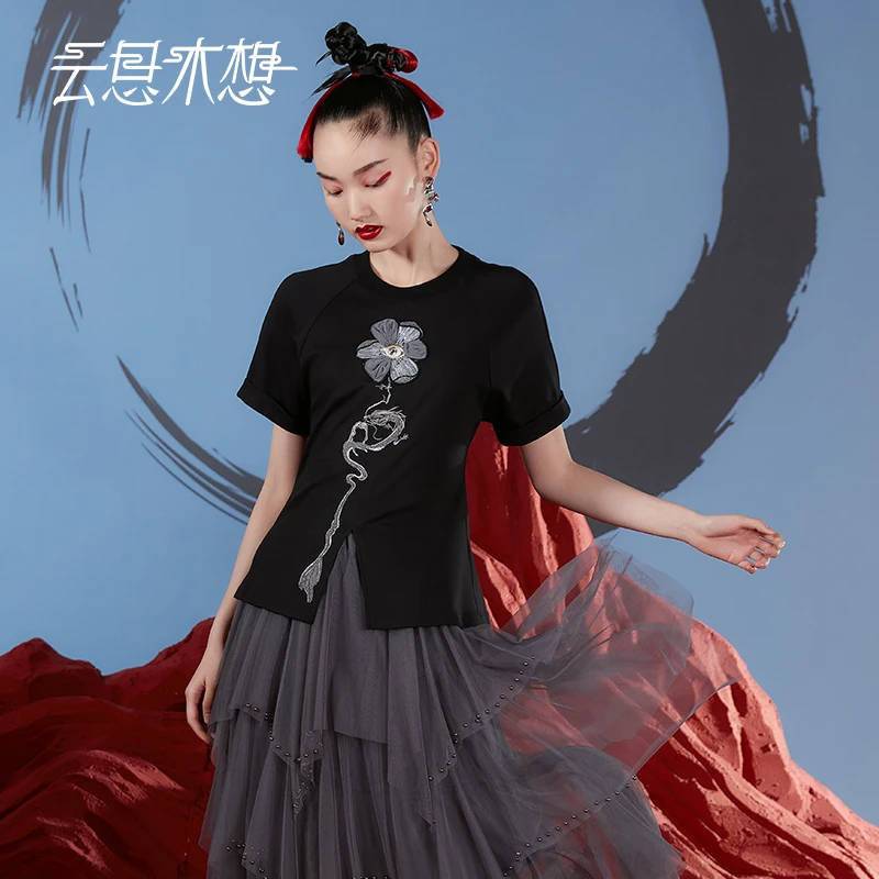 云思木想2023夏季新款绣花开叉设计圆领时尚T恤10453