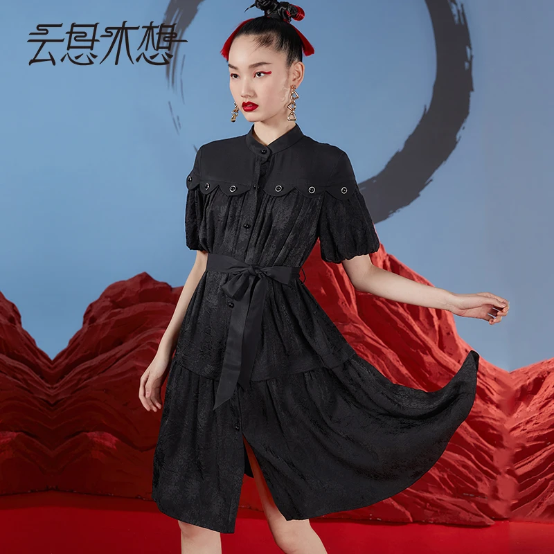 云思木想2023夏季新款提花面料拼接时尚黑色连衣裙10426