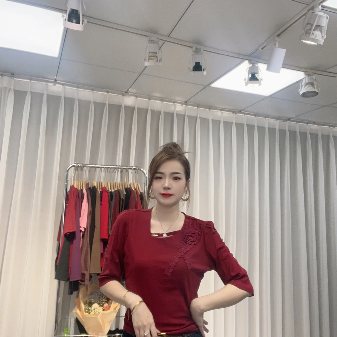 大美小美 微胖MM大码秋冬五分袖花朵上衣