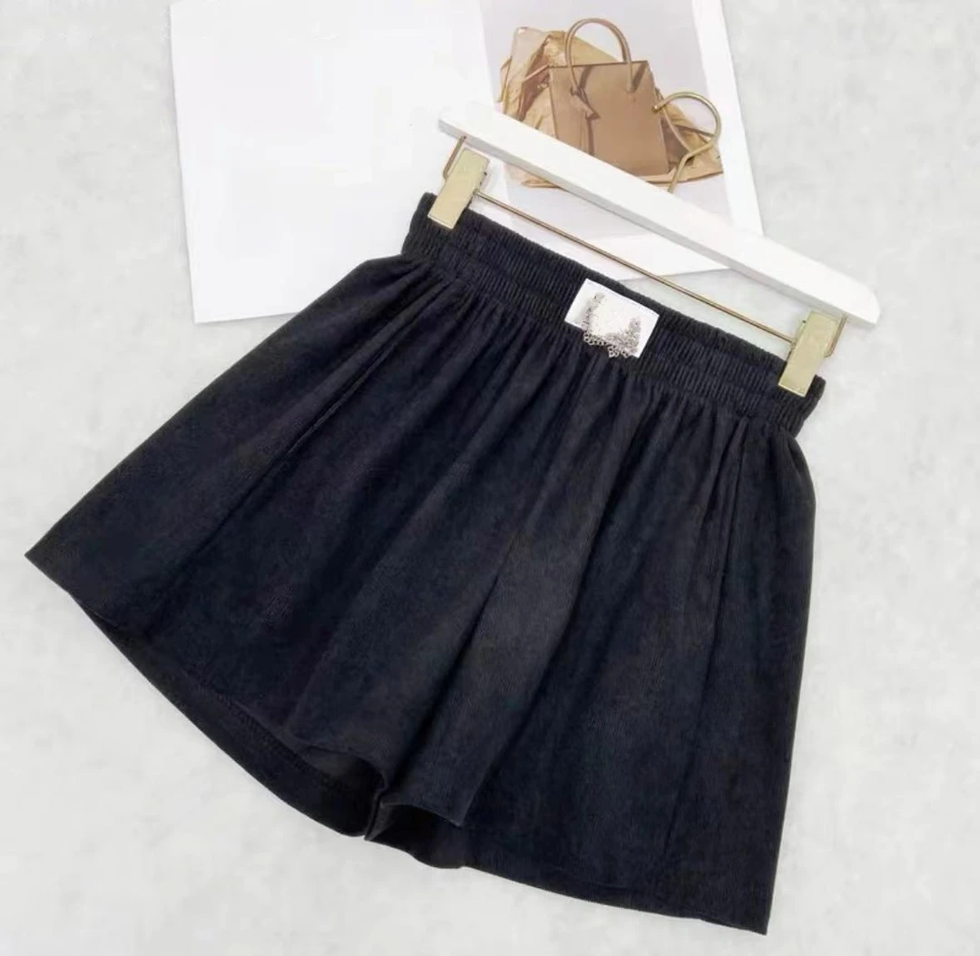 时尚A字花苞短裤