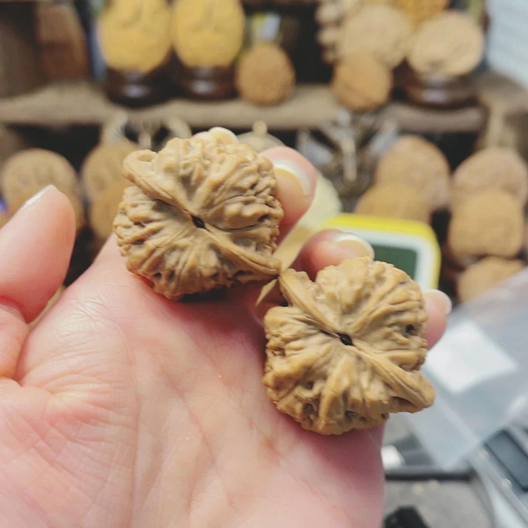 【闪购商品】文玩核桃吊坠燃**雪