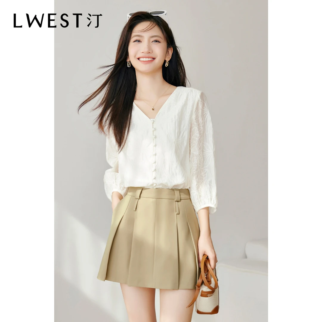 朗文斯汀2024春装新款V领灯笼袖设计感蕾丝上衣DTYX4103A08024