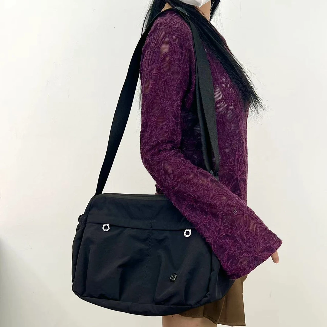 秋冬时尚新款通用耐脏男女包斜挎包单肩包轻便防泼水大容量包2422