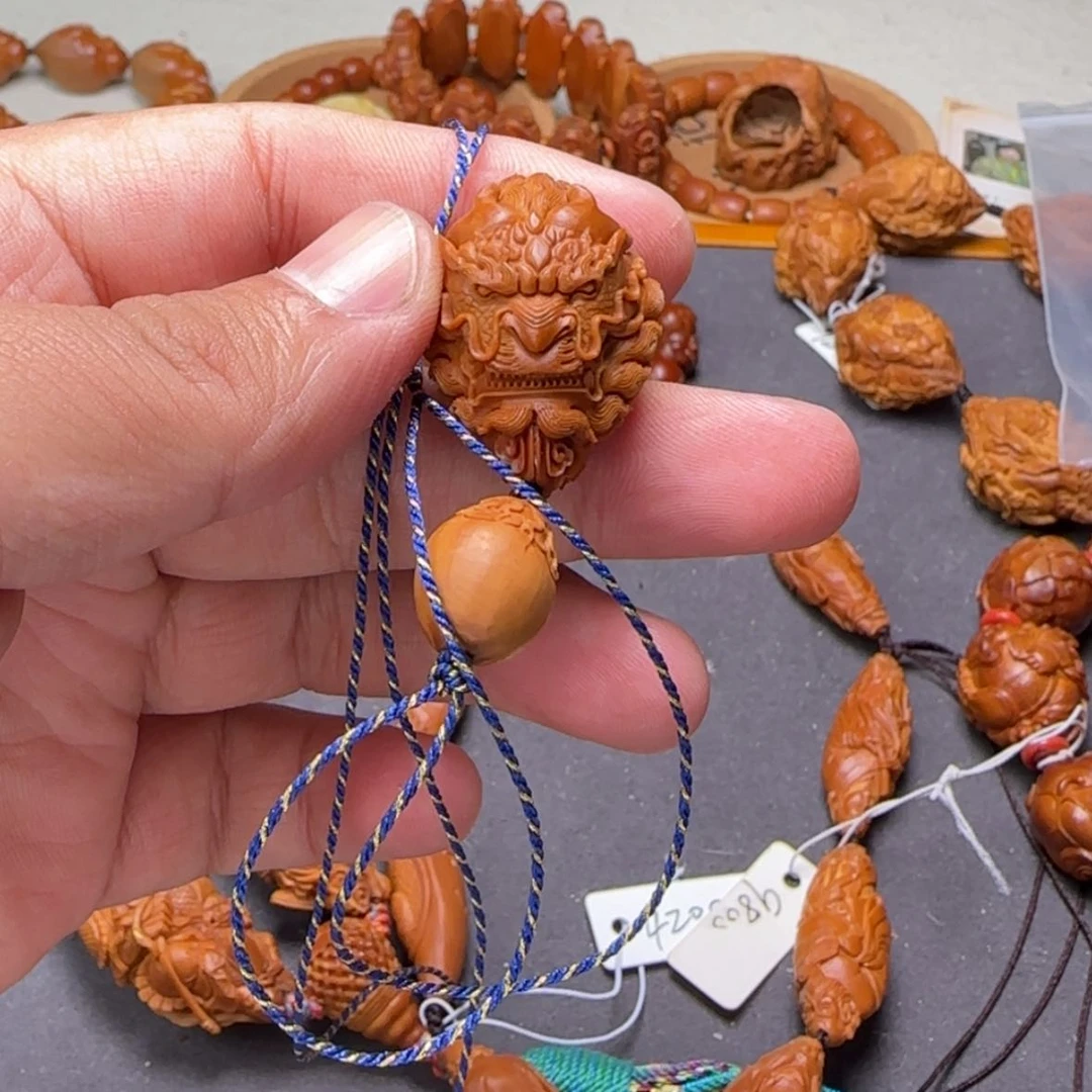 【闪购商品】橄榄核雕D****L