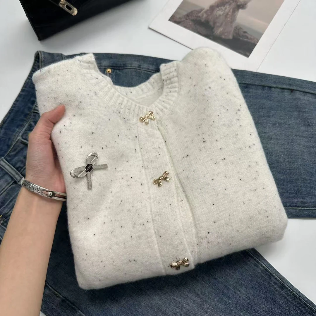 飞飞家 450克重！冬款外套精致蝴蝶结纽扣圆领针织衫Y5505杏
