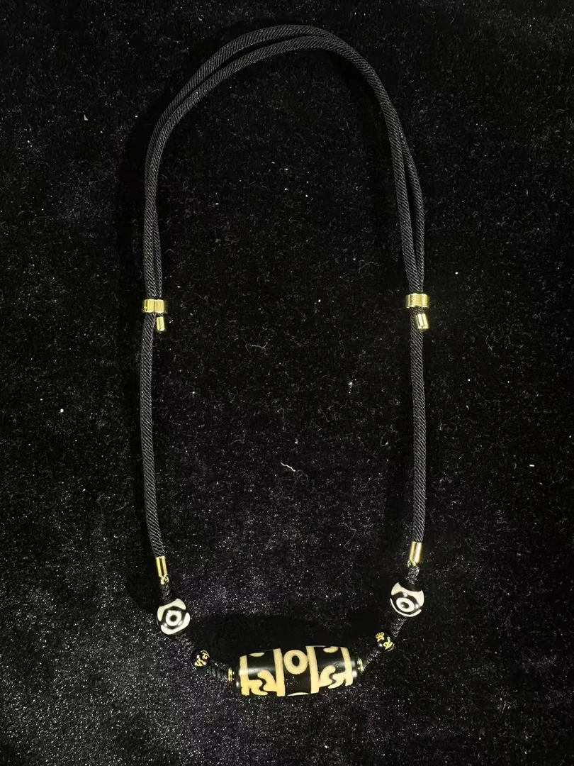 【千千娜娜】莲师三眼圆润饱满漂亮天然玛瑙圆润搭配两颗小三眼珠子