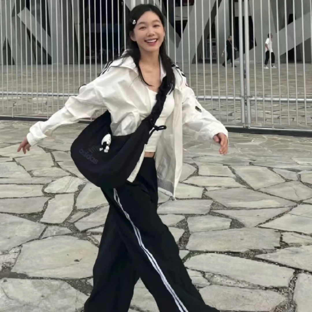 adidas/阿迪达斯三叶草百搭时尚黑色经典潮流云朵挎包 JP0145