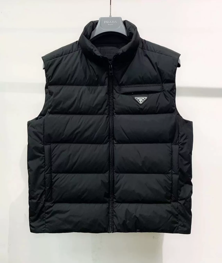 全新未使用 Prada/普拉达 23秋冬胸口三角标 男士羽绒马甲 SGB033