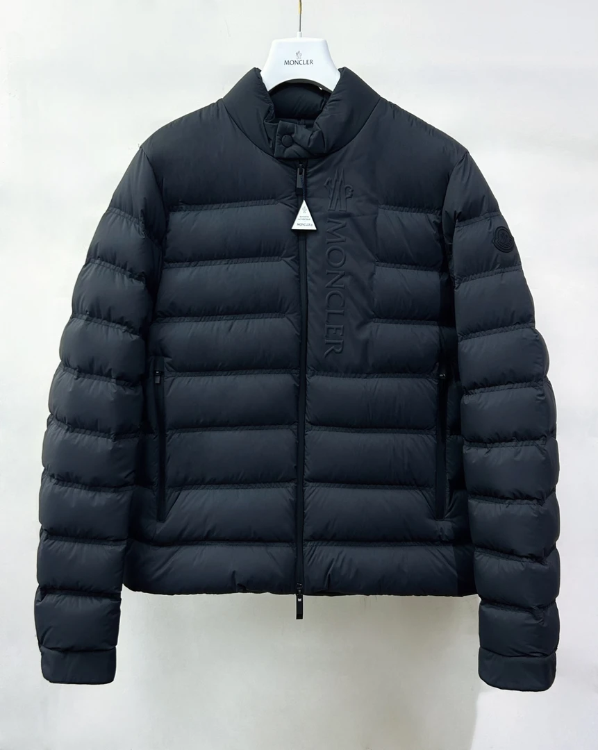 全新未使用 MONCLER 24春夏AUTARET胸字母轻薄羽绒服1A00022