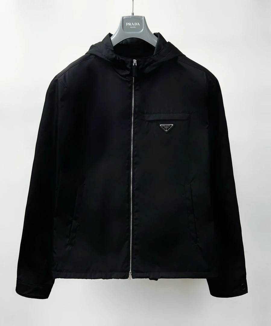 全新未使用 Prada/普拉达 左边小logo口袋带帽黑色外套 SGB685
