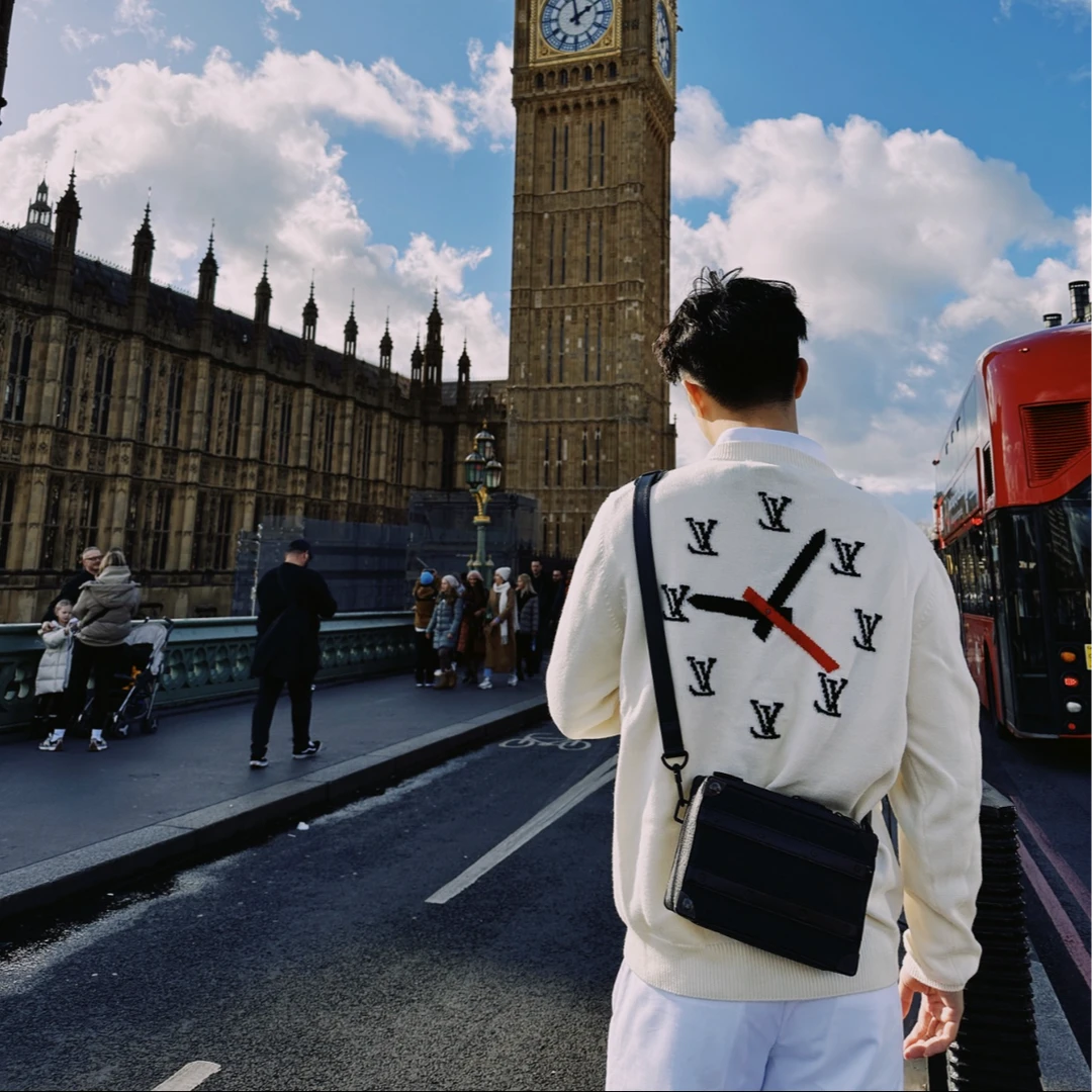 全新未使用 LouisVuitton/路易威登 PY 时钟套头长袖羊毛衫HNN40W