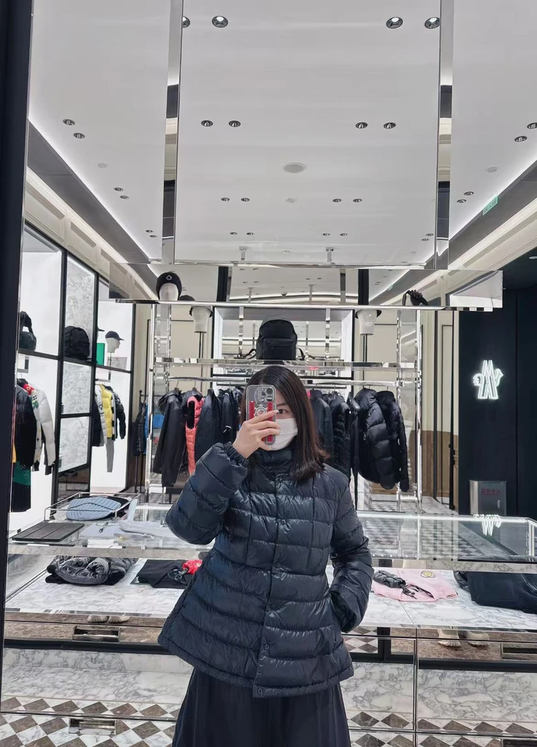 全新未使用 MONCLER 24春夏Aminia哑光薄款女羽绒服 1A00006