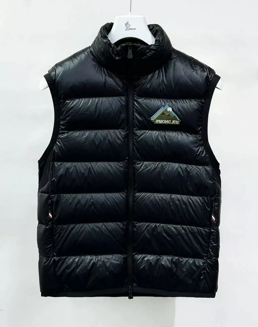 全新未使用 MONCLER M秋冬 GILET 胸口M Logo男士羽绒马甲8G00003