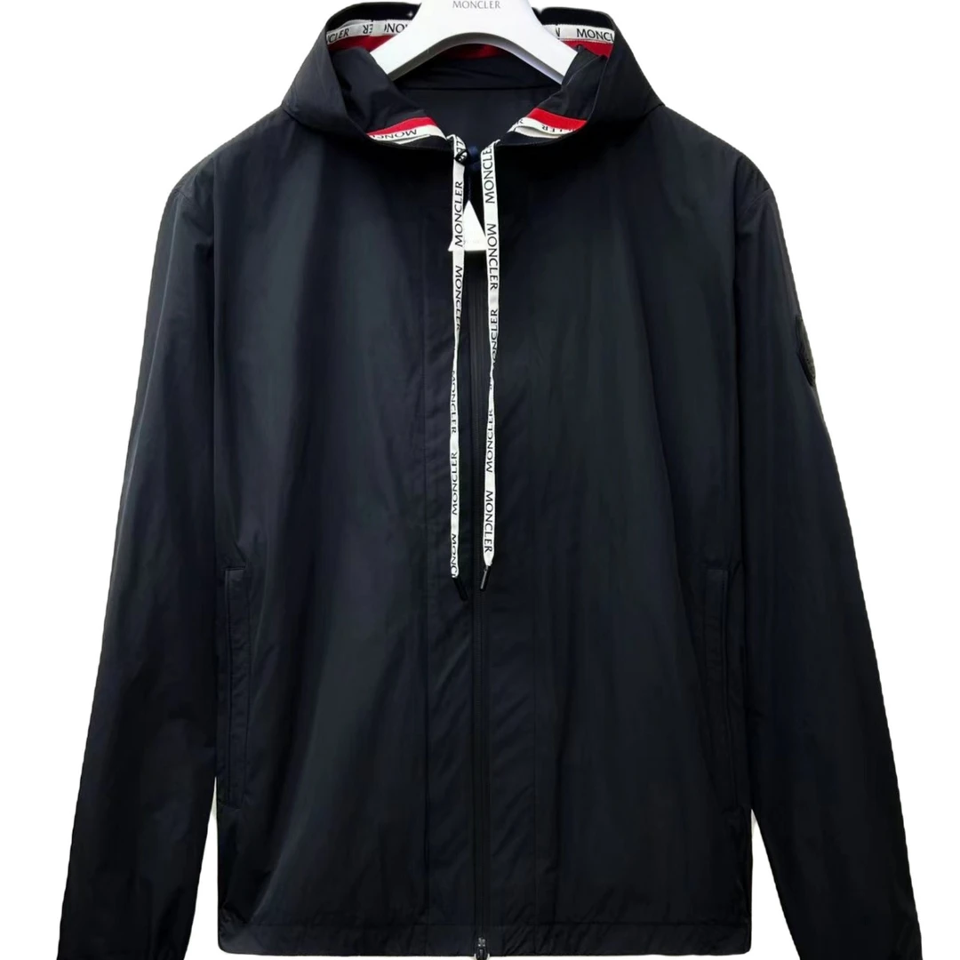 全新未使用 MONCLER 蒙口春夏领口红白条字母休闲夹克外套1A00170