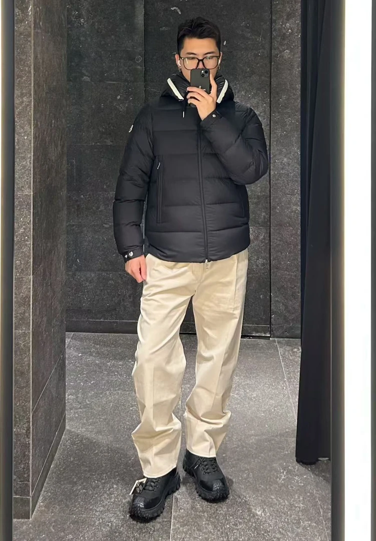 全新未使用 MONCLER 秋冬 CARDERE手臂Logo帽檐白边羽绒服1A00207