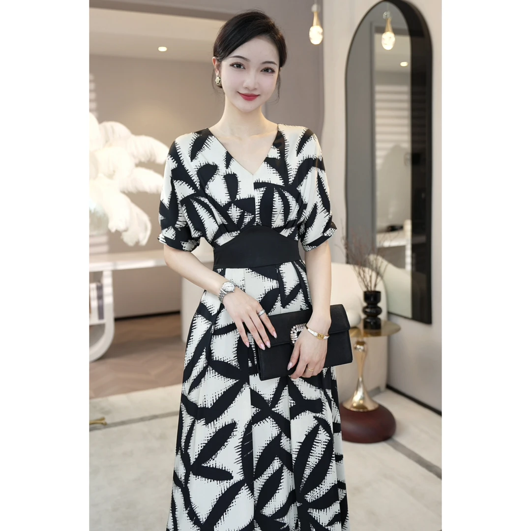 唐熹现货2025夏季新款【Q23-X67】气质茶歇裙黑色v领显瘦a字连衣裙