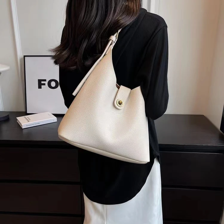 牛皮托特包时尚休闲百搭女士水桶包单肩小众经典潮流斜跨设计款女