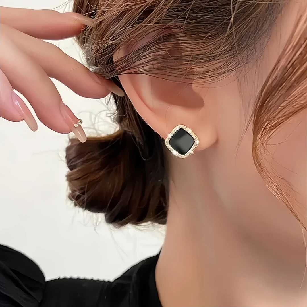 KISS MAX 时尚黑色方形百搭耳钉（38349）